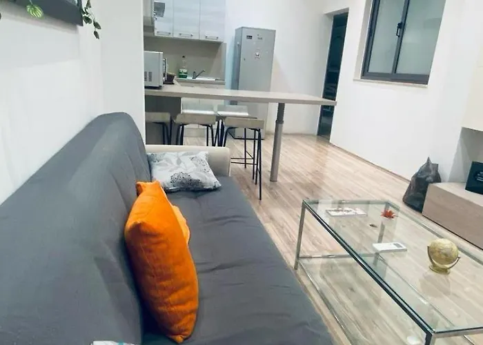Cozy Apartment With 2 Bedroom In A Central Location